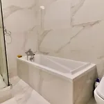 102 T Konukevi *