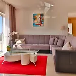 102 T Konukevi *