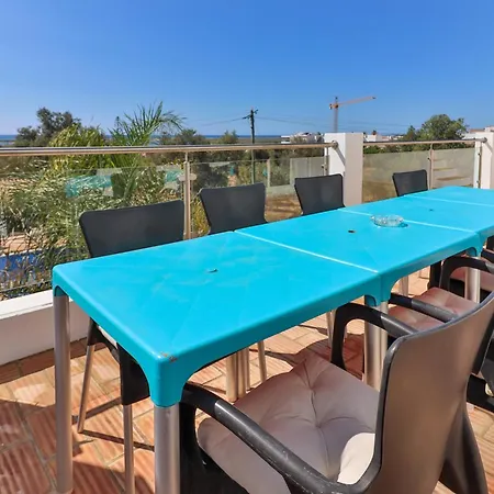 102 T בית הארחה *