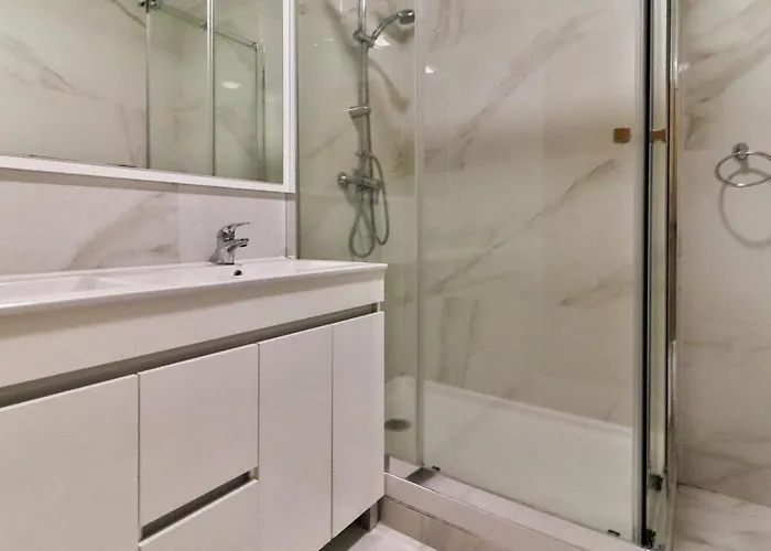 102 T בית הארחה